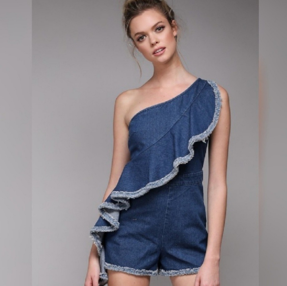 5/$30 Denim Romper 🖤